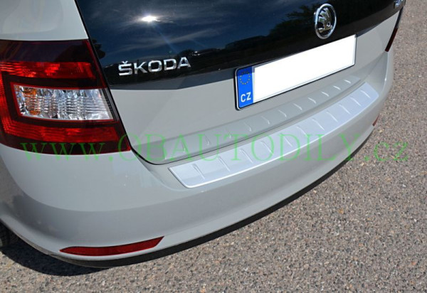 ŠKODA RAPID SPACEBACK-OCHRANNÝ KRYT ZADNÍHO NÁRAZNÍKU - stříbrný