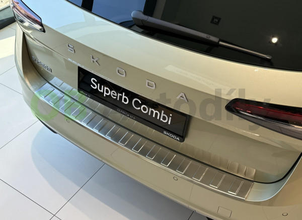 Škoda Superb IV Combi-Kryt zadního nárazníku nerez OMTEC - matný stříbrný