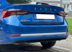 Škoda Octavia IV sedan-Dekorativní lišta zadního nárazníku - stříbrná