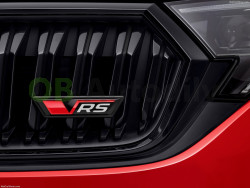 ŠKODA OCTAVIA IV RS facelift-PŘEDNÍ, ZADNÍ NÁPIS RS original - černo-červený