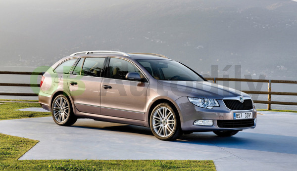 Škoda Superb II-Přední mlhovka H8 s denním svícením Hella - pravá